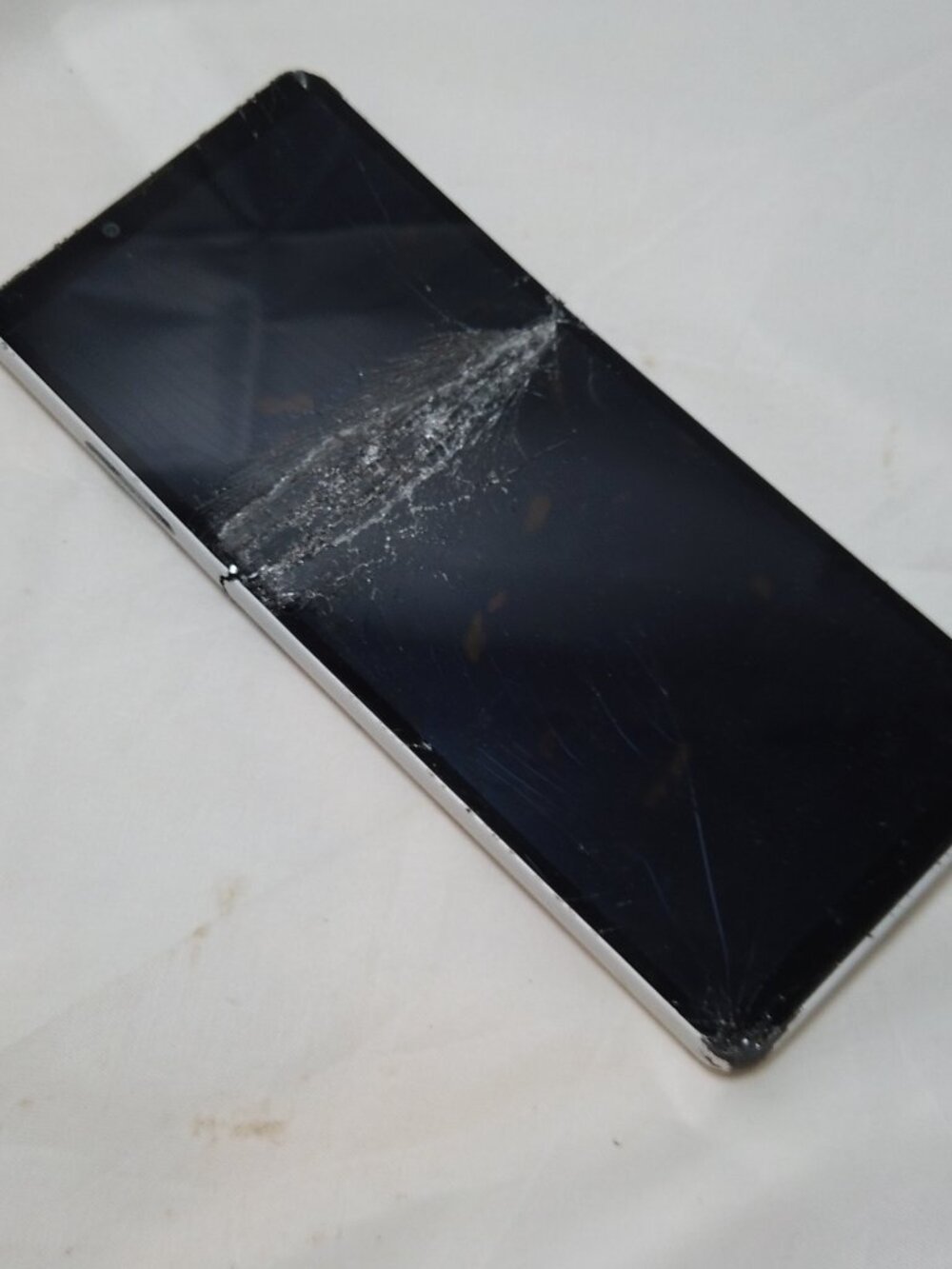 Sony Xperia 10 VI White - Powers On/Vibrates DEAD SCREEN - For Parts Only
